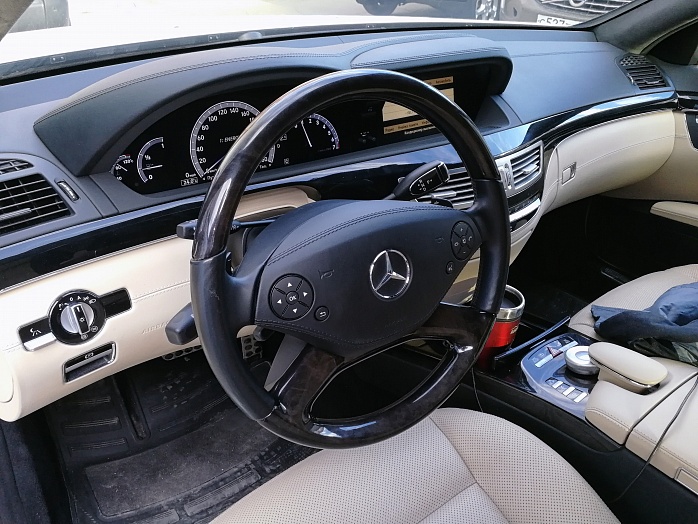 Осмотр автомобиля Mercedes S-Class